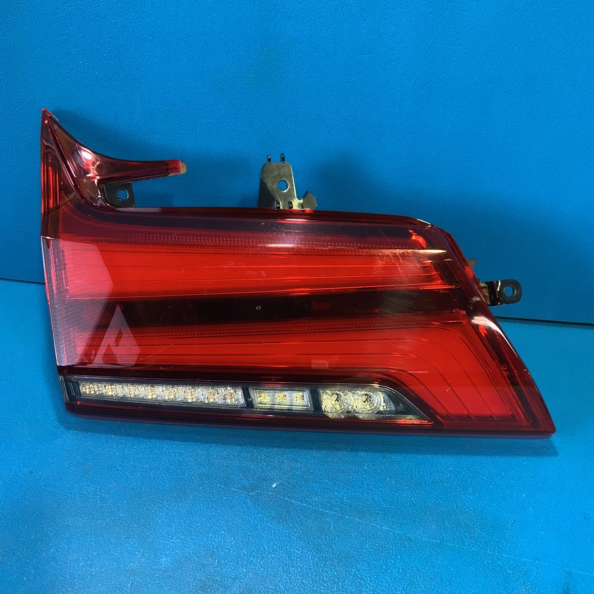 品質保証，定番 トヨタ AZK10 サイ SAI 前期 右 テールランプ テール