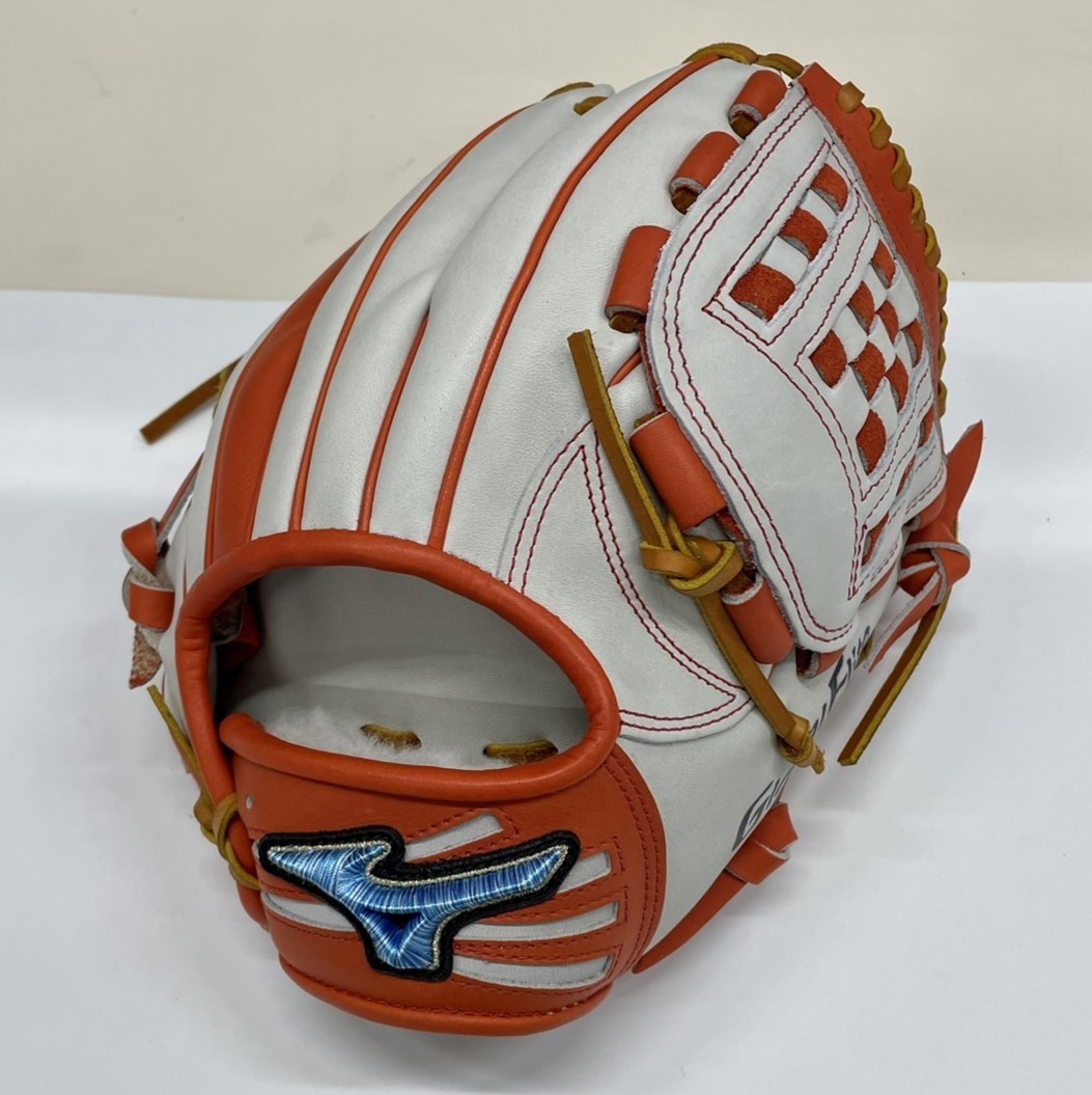 値下げ交渉可】10年 坂本勇人選手 グローブ 刺繍入