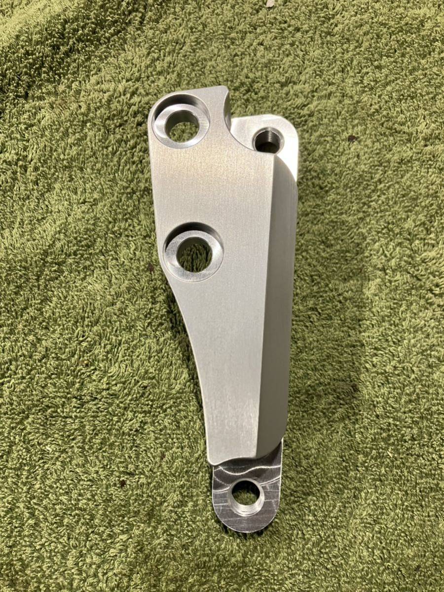 SR400 SR500 ブレンボ4Pキャリパーサポート 78-84年320mm Silver L