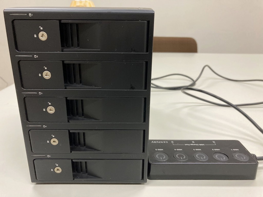 中古品】センチュリー裸族のカプセルホテル5BAY (CRCH535U3ISC