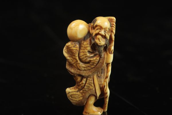 根付（牙彫）鹿仙人！ 文化遺産オンライン 象牙彫蝦蟇仙人根付 –