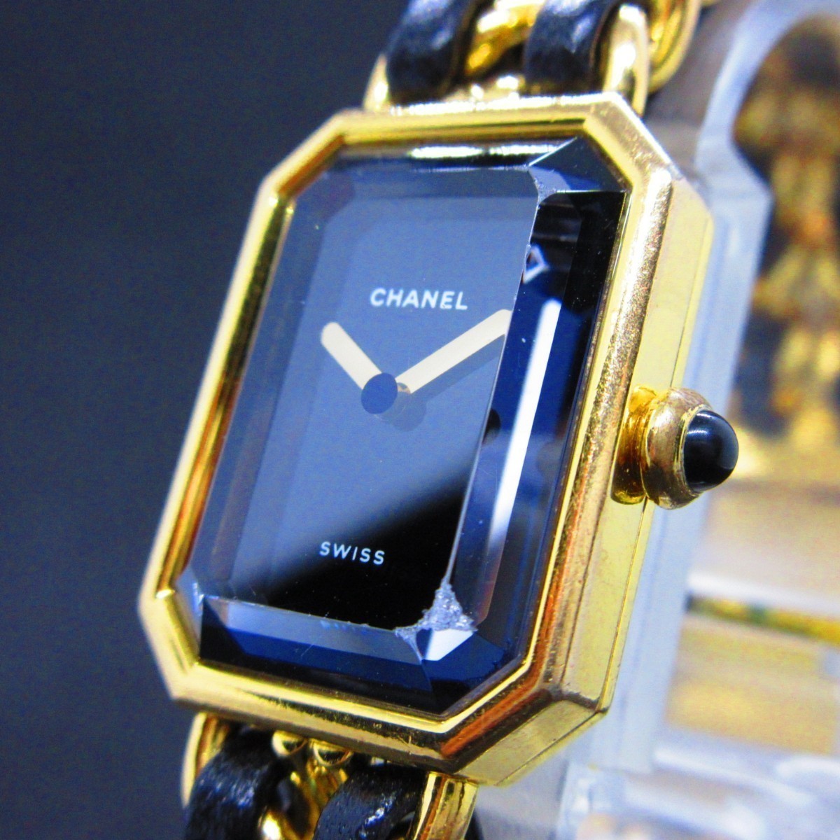 CHANEL PREMIERE PLAQUE OR G 20 M M chanel-premiere-plaque-or-g-20-m-m
