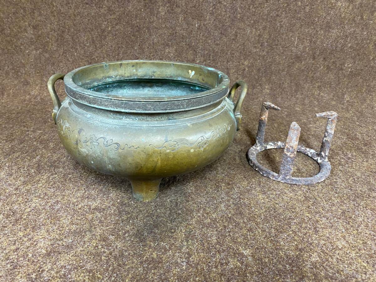 【傷や汚れあり】80 a2 MR060522-1／銅製? 真鍮? 大型 火鉢 香炉 約3.5Kg 五徳 約600g 三つ足 耳付 手あぶり 茶 ...