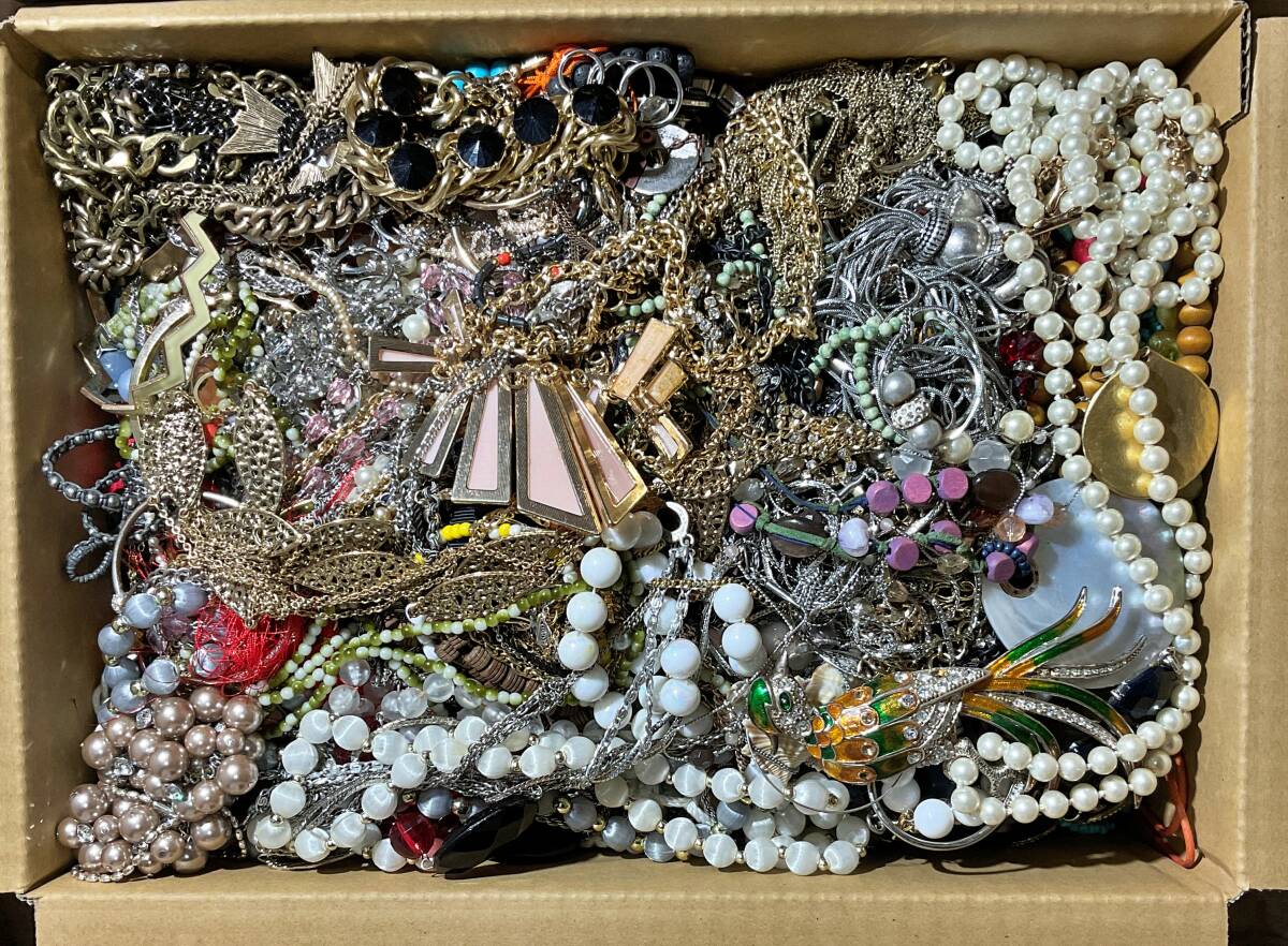 アクセサリーまとめ売り200点以上 アクセサリーまとめ売り