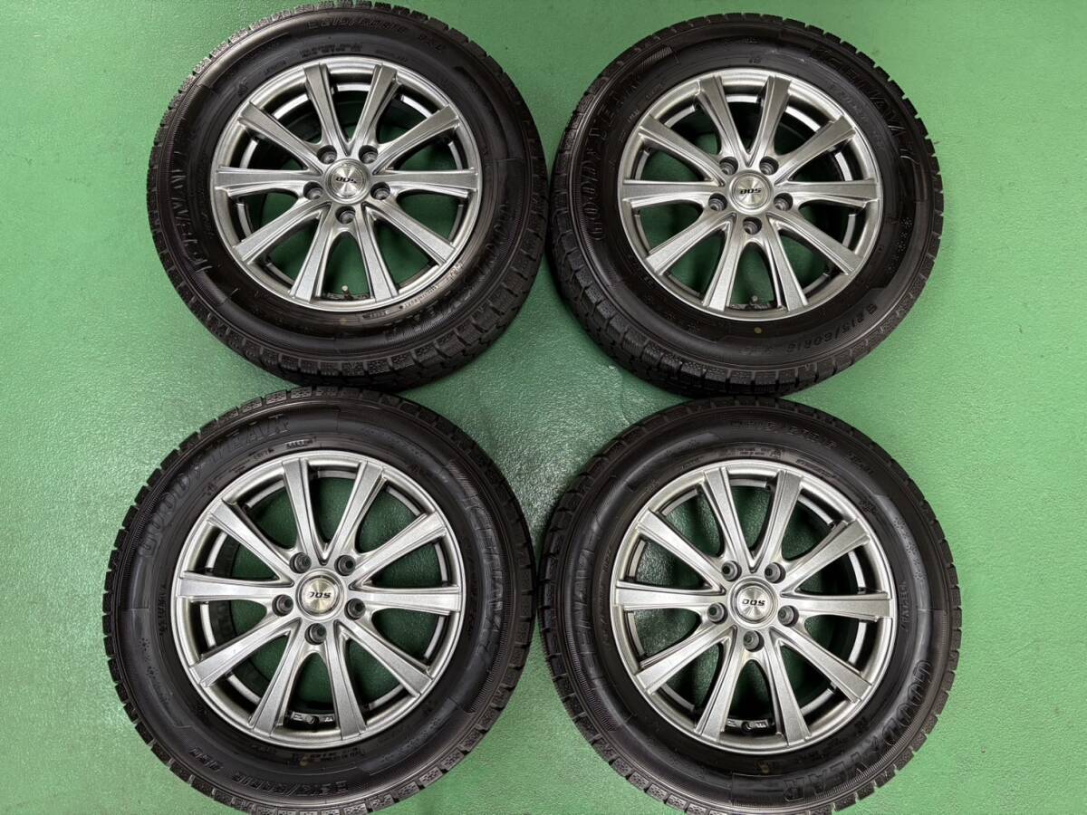 やったん 215/60R16 ヨコハマスタッドレス4本。　バリ溝！！ 215/60R16 ヨコハマスタッドレス4本。 バリ溝！！ 超バリ溝