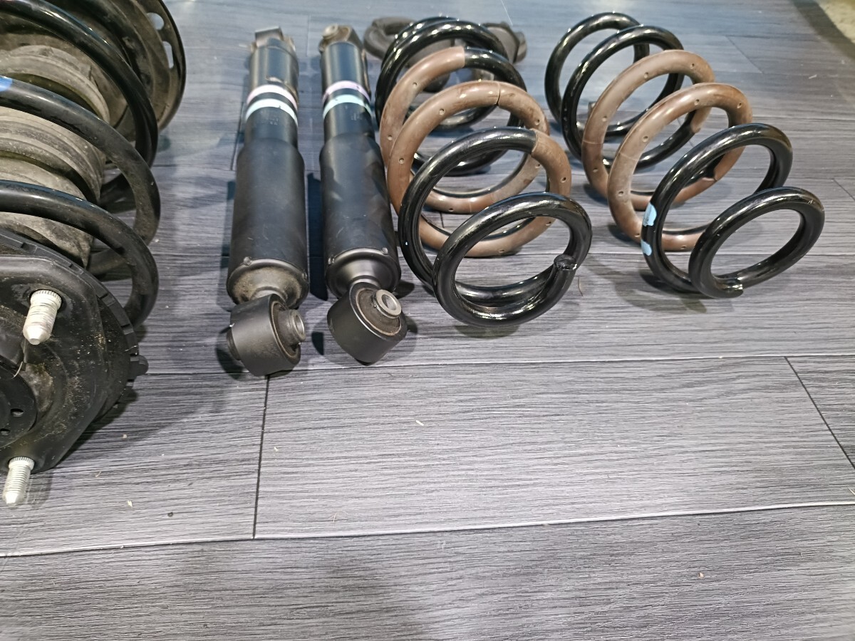 ハリアー60系後期 純正サスペンション　ZSU60W 美品☆ZSU60W 60系 ハリアー 後期 純正 サスペンションキット