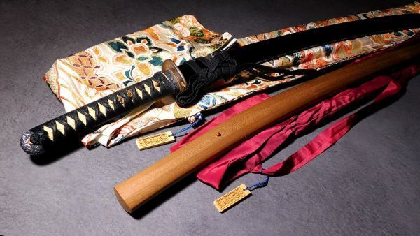 孫六兼元写し!! 尾張名工貞次在銘特注作 尖り互の目乱刃 グリ彫り名人高橋正次在銘鐔 銀地波涛尽金工拵附帯 江戸時代 特別貴重刀剣級名刀の2番目の画像