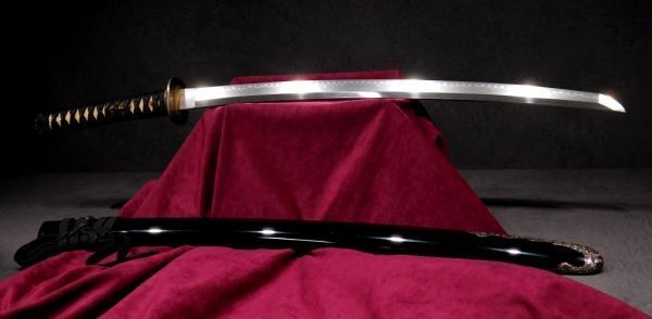 孫六兼元写し!! 尾張名工貞次在銘特注作 尖り互の目乱刃 グリ彫り名人高橋正次在銘鐔 銀地波涛尽金工拵附帯 江戸時代 特別貴重刀剣級名刀の3番目の画像