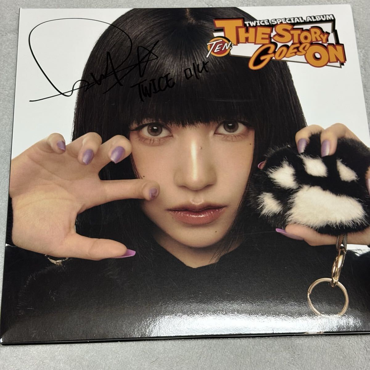 ツウィ（周子瑜） 直筆サイン付き写真 証明書COA付き TWICE 海外 ツウィ（