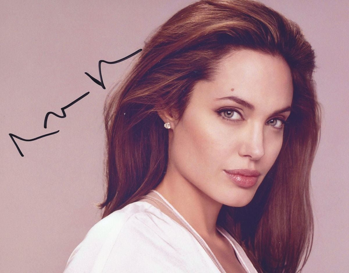 アンジェリーナ・ジョリー 直筆サイン入り写真 ハリウッド人気女優