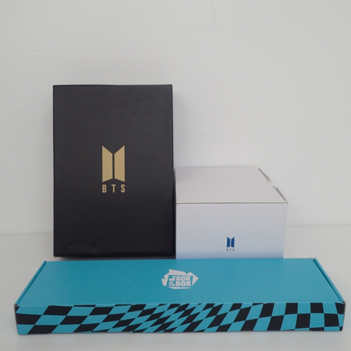 【やや傷や汚れあり】BTS MERCH BOX #8/#13/#16 まとめてセット 防弾少年団【INの落札情報詳細 - Yahoo ...