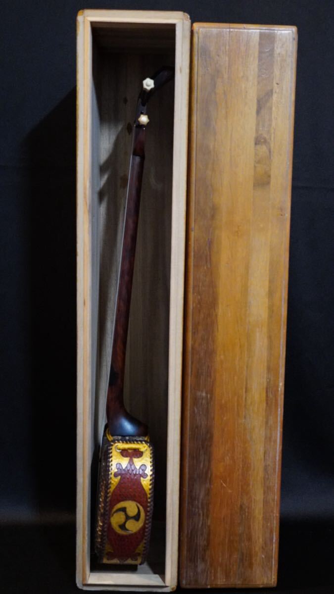 初期時代の又吉康美作　現代与那型三線　最高級八重山黒木虎杢使用　木箱付属 初期時代の又吉康美作 現代与那型三線 最高級八重山黒木虎杢使用 木箱