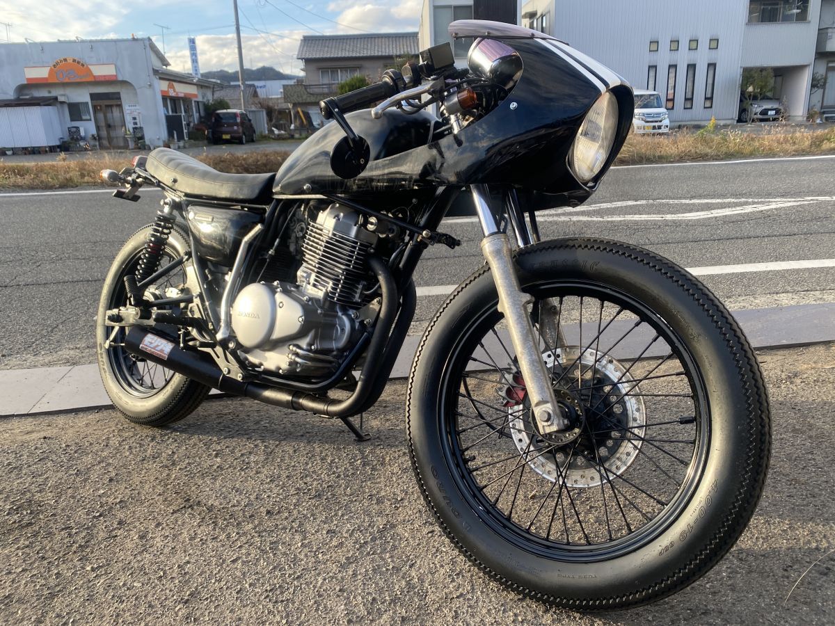 カフェレーサー SR400 セパハン OVER バックステップ マフラー改