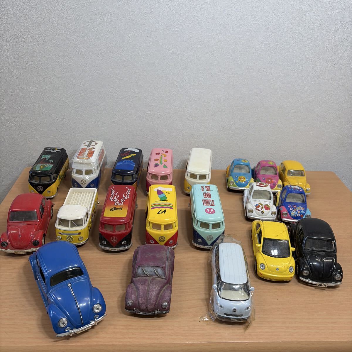 新品】①スタ 売り切り 新商品 乗用ラジコン ワーゲンバス 赤 大型二人