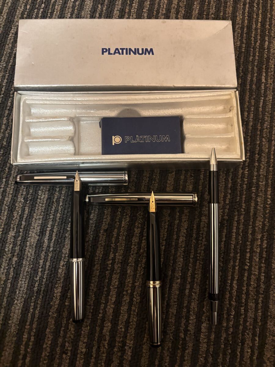 新品】□売切 プラチナ PLATINUM 可愛いレトロなイチゴ柄 シャープ