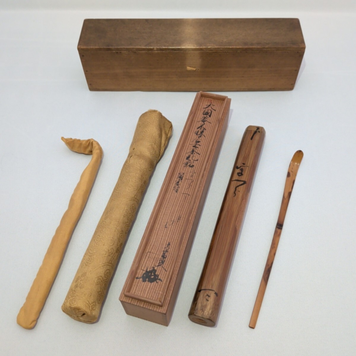 中古】◇栄◇表千家 随流斎 良休宗左 花押 真塗 木製 中次 棗 茶道具