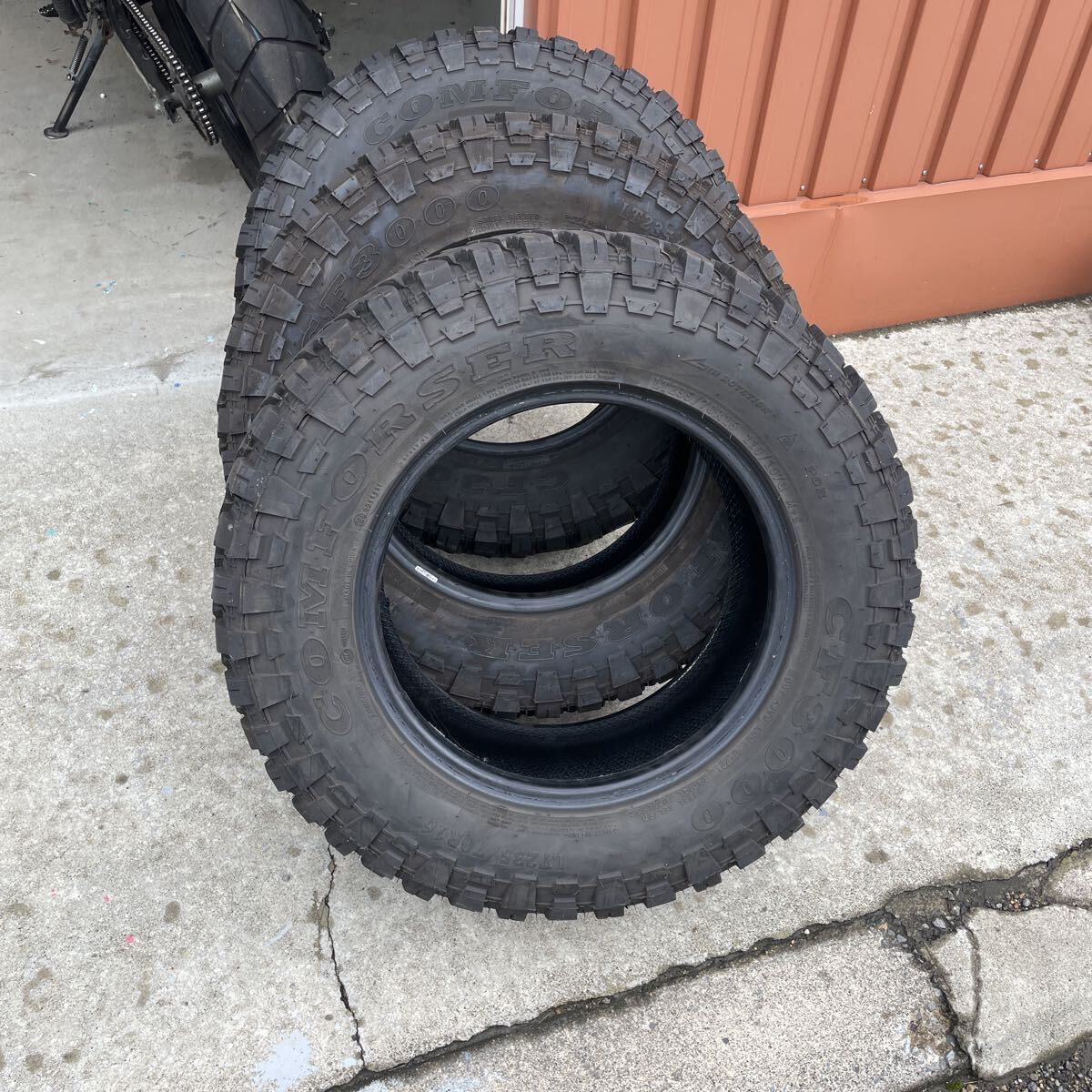 新品】新品 コンフォーサー スラスター 33x10.50R16 マッドタイヤ