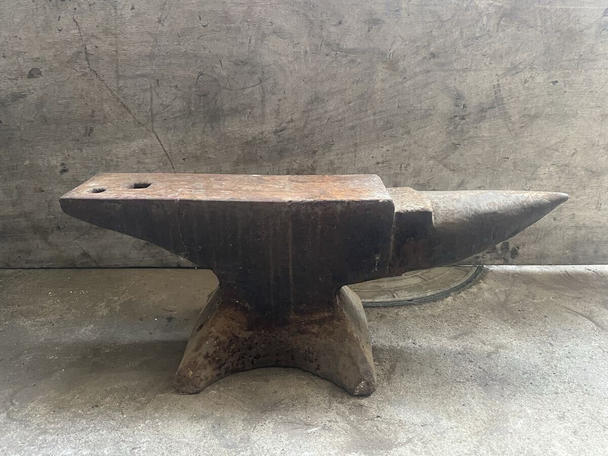 △アサヒ 角付き 金床 アンビル □穴付き 20kg 金敷/鉄敷/ハンマー台