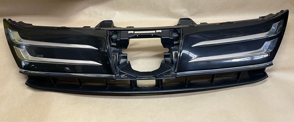 当時物 トヨタ 純正 AE86 レビン 前期 フロントグリル エンブレム 再塗装 トヨタ 純正 カローラ レビン 前期 フロントグリル エンブレム TOYOTA