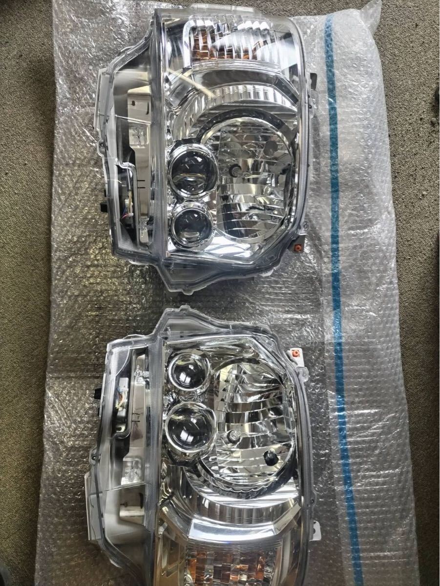 新品】ハイエース 200系 トヨタ純正LEDヘッドライト左右set ダーク