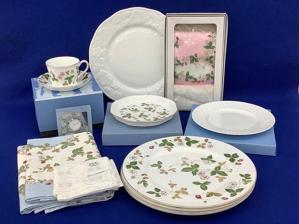 新品】新品 ウェッジウッド 140×190 テーブルクロス WEDGWOOD