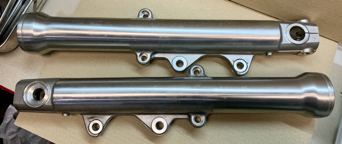 ハーレー39mm フロントホークスライダー Harley ハーレー 39mmフロントフォークレッグスライダー 左右セット