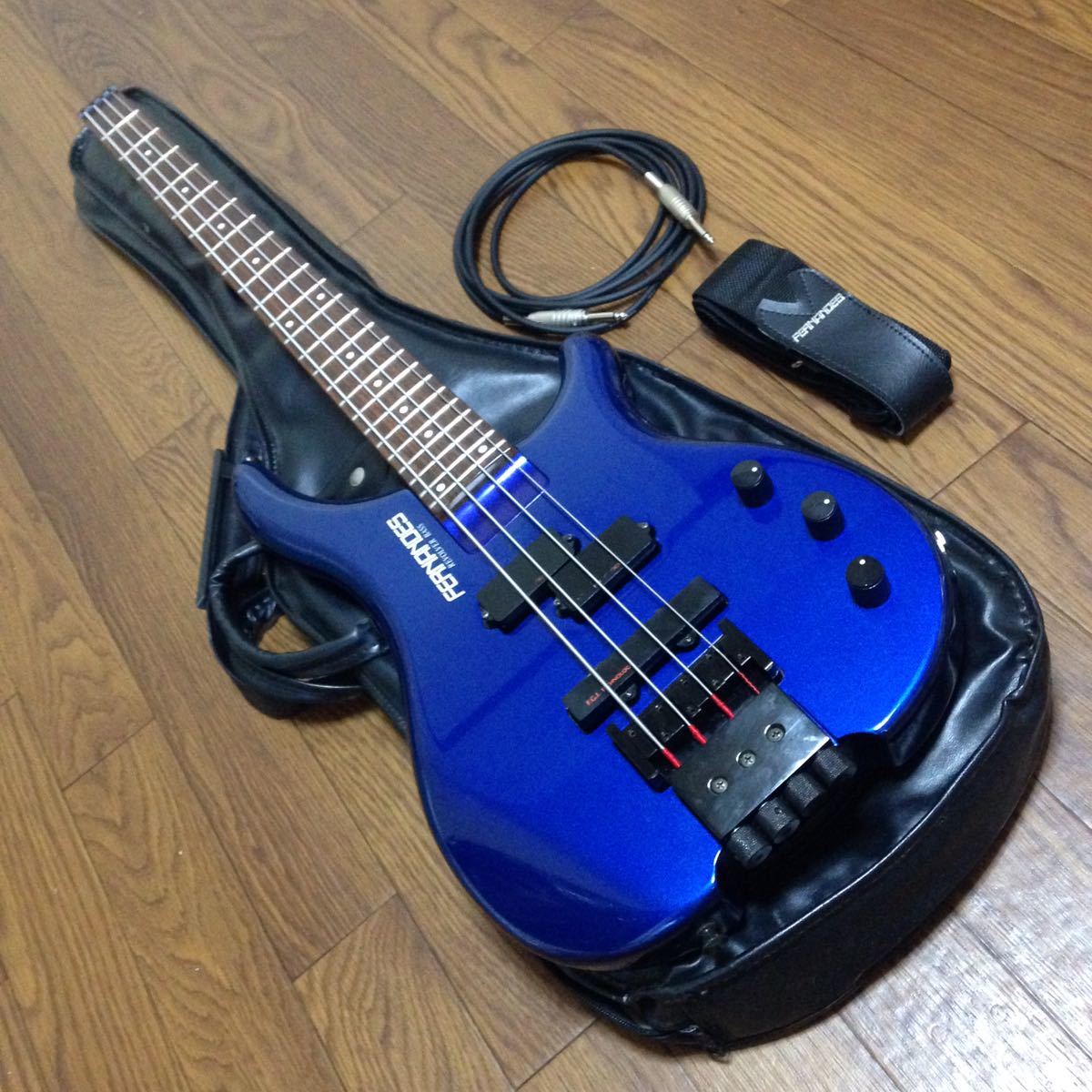 生産終了品】FERNANDES ベース LPB-65 STANDARD BL