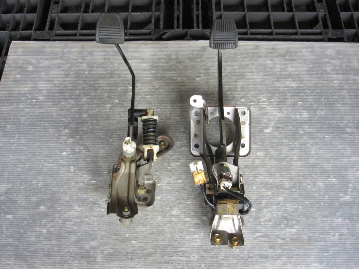 中古品 JZZ30 トヨタソアラなど クラッチペダルASSY マスター付き
