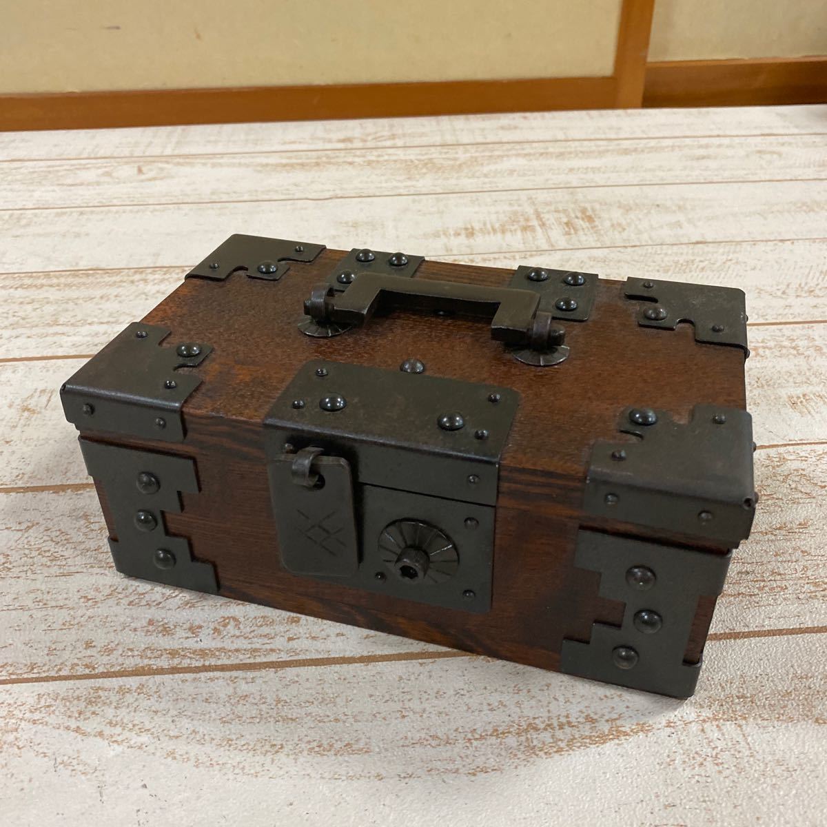 和箪笥調縁金具香箱 和箪笥調縁金具香箱
