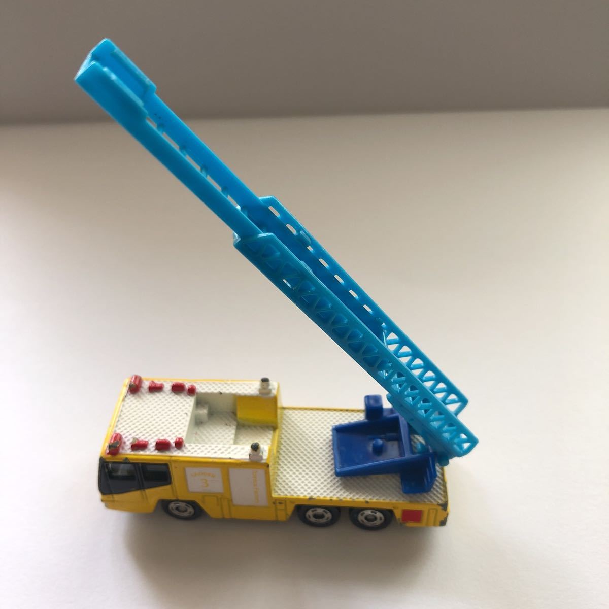 トミカ 組み立て工場 日野 はしご消防車 はしご車 3 イエロー 黄色 ジャンク 組立工場 トミカファクトリー 中古 廃盤 絶版 の落札情報詳細 ヤフオク落札価格情報 オークフリー スマートフォン版