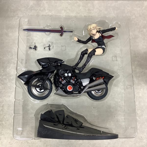 FGO セイバーアルトリア・ペンドラゴン[オルタ]&キュイラッシェ・ノワール