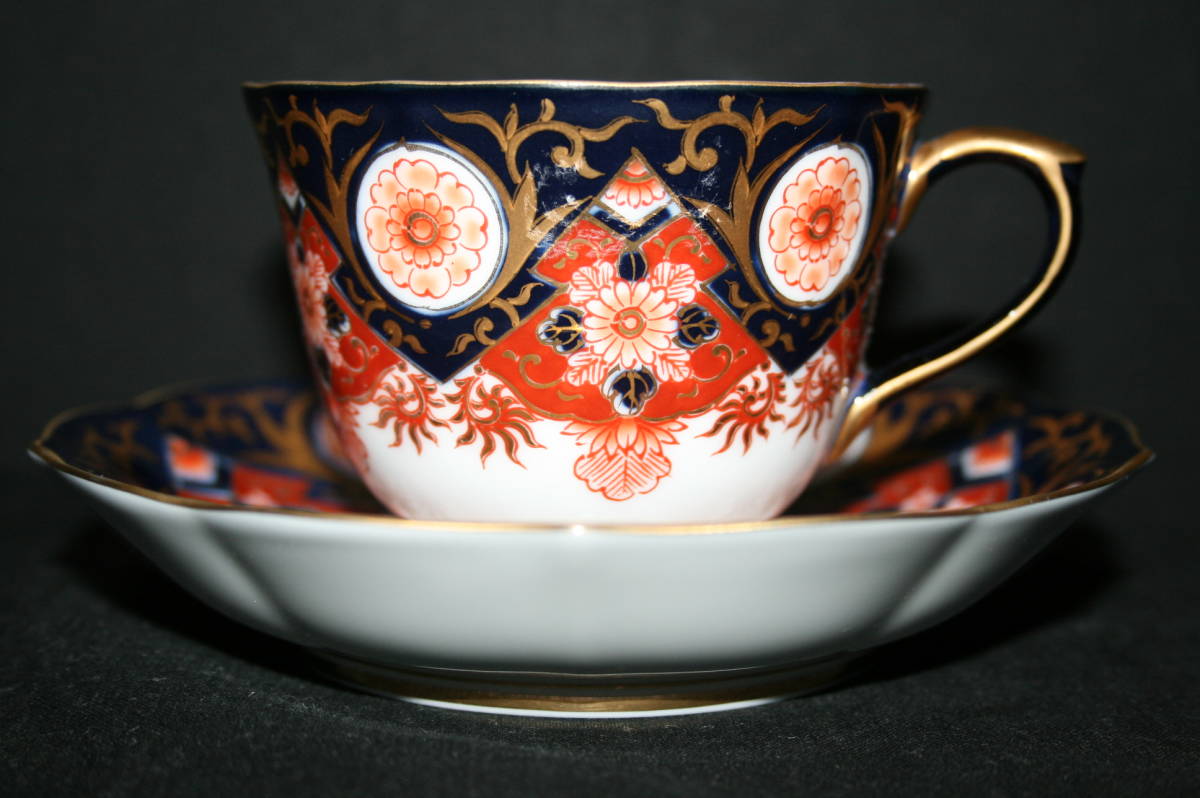 新品】☆有田焼／其泉／賞美堂／染錦／金彩／兜唐草／コーヒー碗皿／1