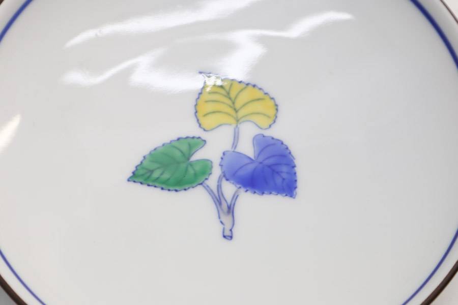 未使用 美品 深川製磁 百年庵 大皿 28cm 豆彩草葉 宮内庁御用達 高級 深川製磁 百年庵 大皿 28cm 豆彩草葉 宮内庁御用達 高級 深川製磁