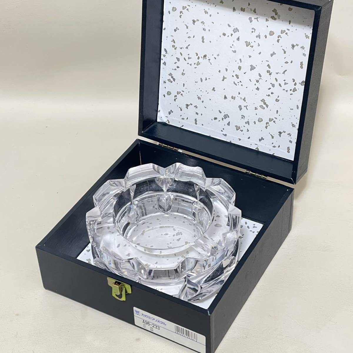 新品 カガミクリスタル灰皿 アッシュトレイ 昭和レトロ アンティーク 任侠灰皿 の落札情報詳細 ヤフオク落札価格情報 オークフリー スマートフォン版