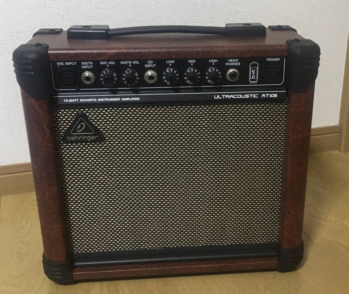 【目立った傷や汚れなし】BEHRINGER ( ベリンガー ) AT108 Ultracoustic アコースティックギター用アンプ 中古