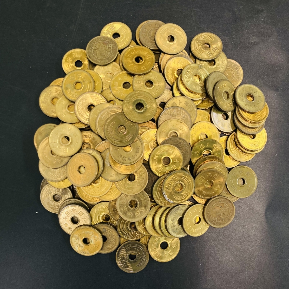 穴ずれ エラーコイン】5円/5円玉/五円硬貨 黄銅貨幣 平成7年/七年 エラー銭 ゴシック体 希少レア