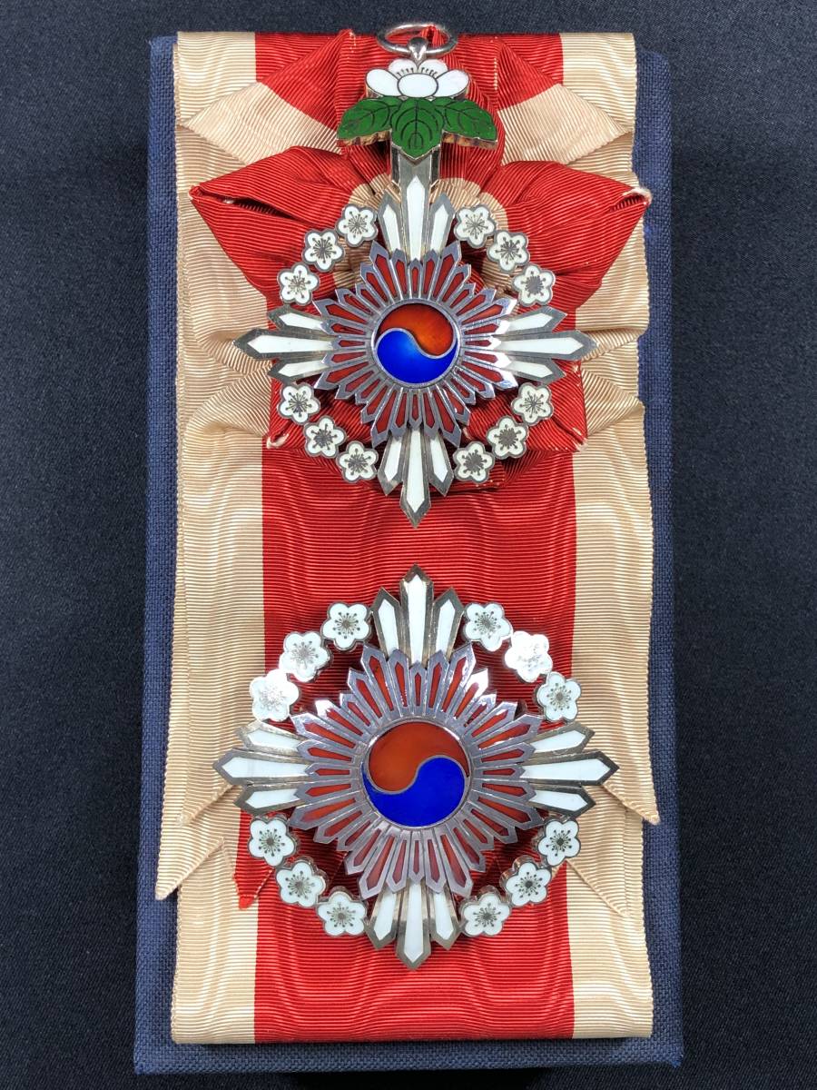 アンティーク 銀製工芸品 大韓帝国勲章 大勲位李花大綬章