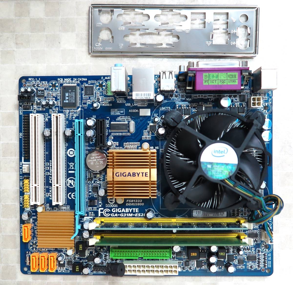  ga g31m es2l lga775 microatx core2quad q8200 3gb io 