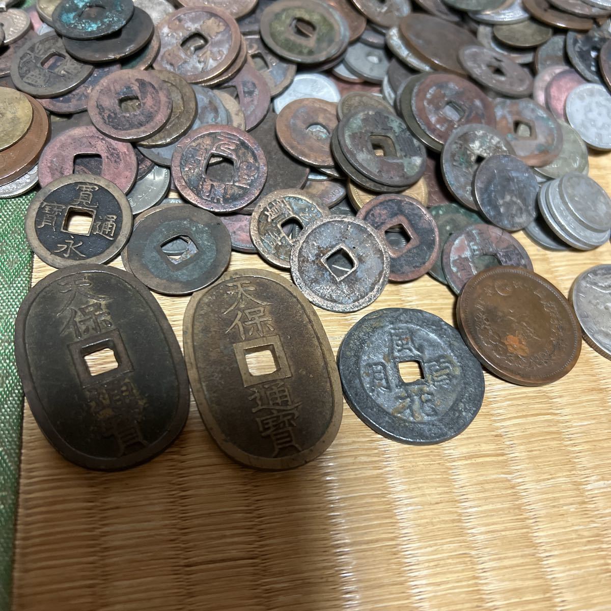 古銭まとめ。 古銭】天保通宝 古銭 5枚まとめ 貨幣 硬貨 銅貨 詳細不明