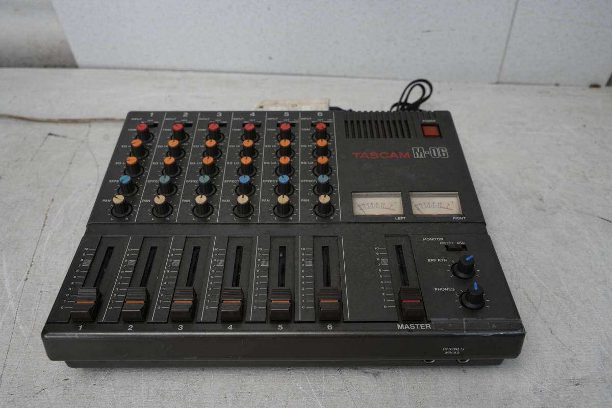 TASCAM M-06 アナログミキサー TASCAM M-06 アナログミキサー