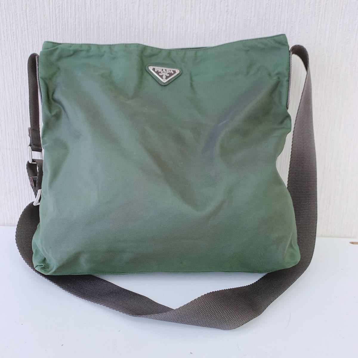 【目立った傷や汚れなし】PRADA プラダ 斜めがけ ショルダーバッグ スクールバッグ きれい 美品 高級 ブランド 有名 おすすめ 大人気