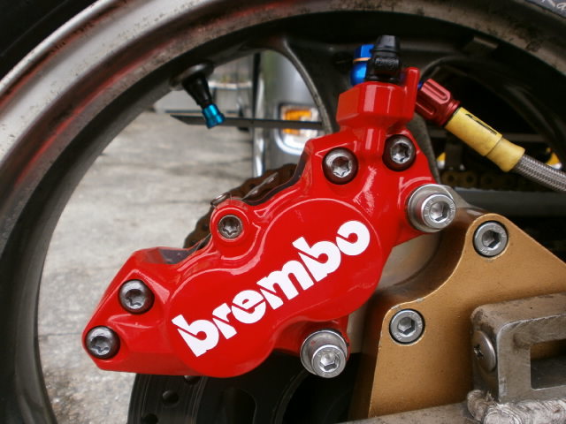 ゼファー400(C型) リアブレーキキャリパー(2pot) バリオスにも