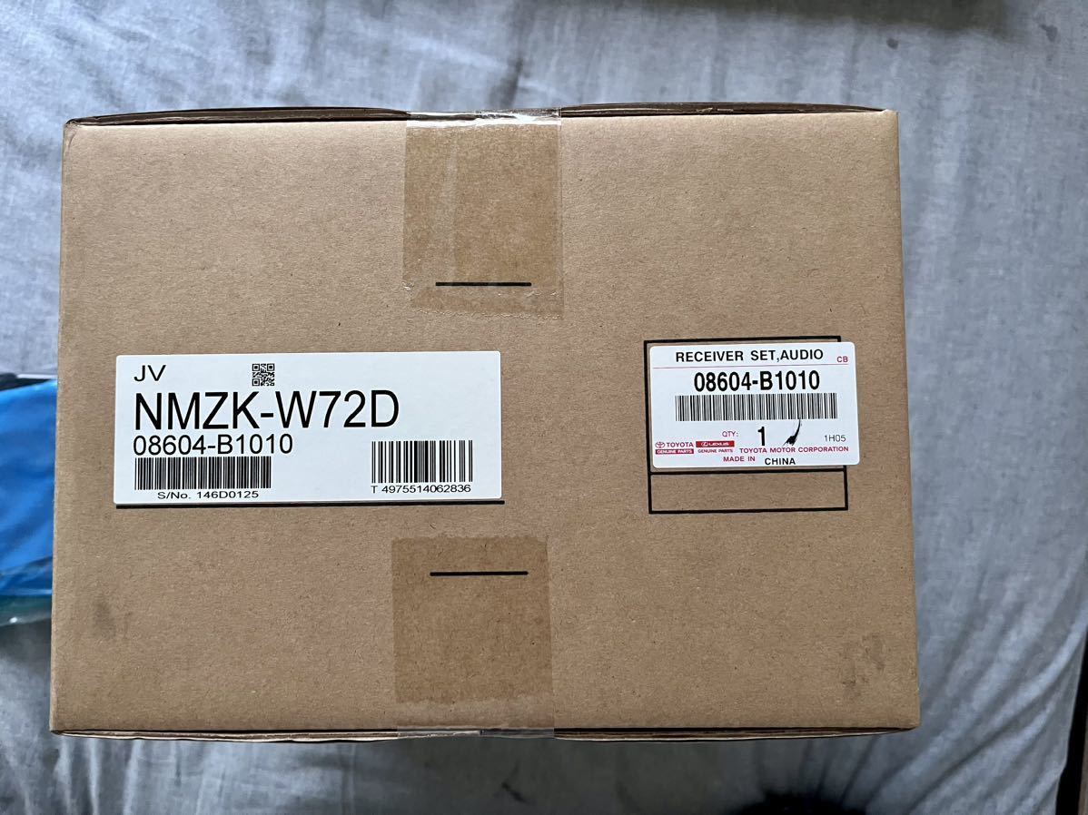 未使用】トヨタ純正 ナビ 7インチ ワイド メモリーナビ NMZK-W72Dの