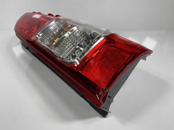 ハイエース　新車外し　純正テールランプ ハイエース新車外し純正テールランプ²