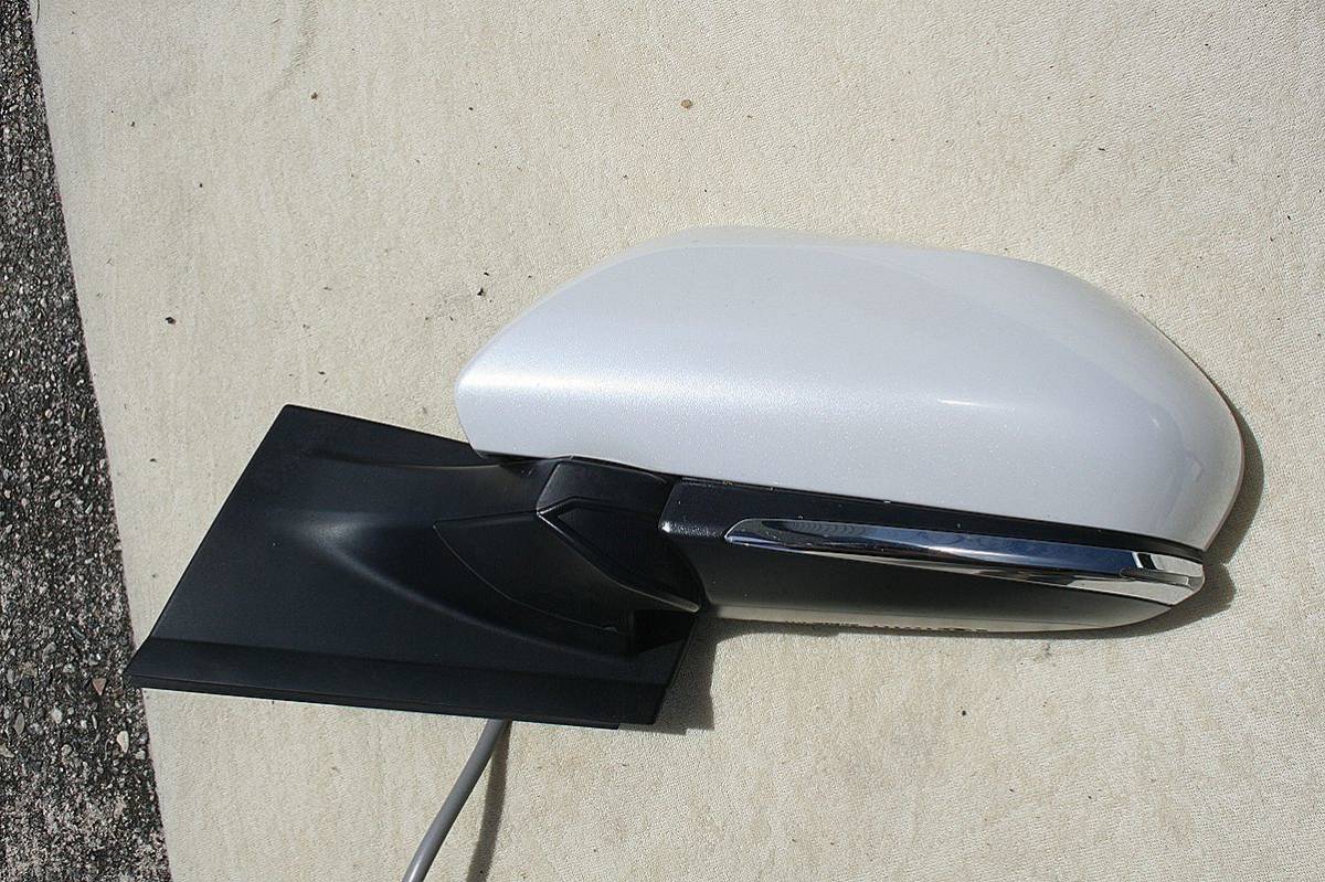 プリウス30系 など ドアミラーカバー 純正と交換タイプ【71】