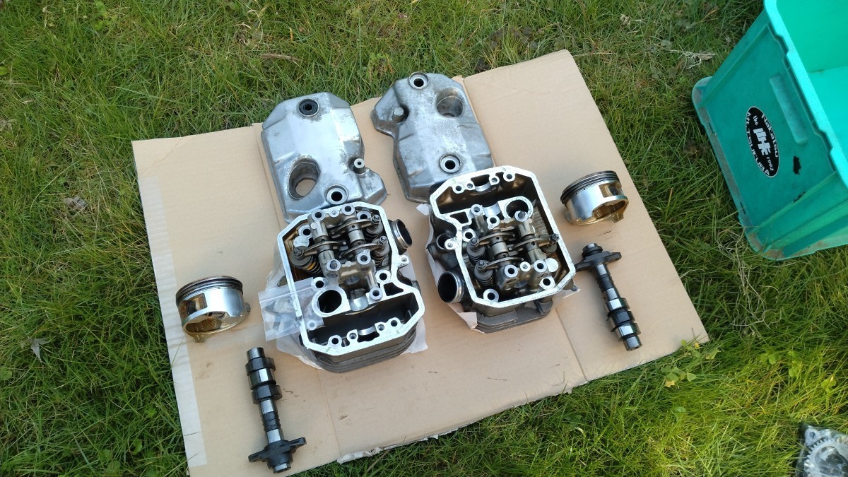 【傷や汚れあり】ホンダ RD07 アフリカツイン750(98年式XRV750 AFRICATWIN)用 エンジン部品(ヘッドカバー・シリンダ