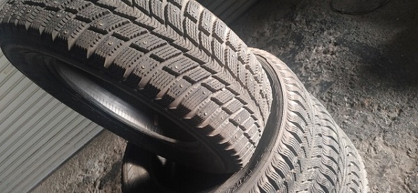 傷や汚れあり】225/60R16 スパイクタイヤ 4本セット ノキアン 
