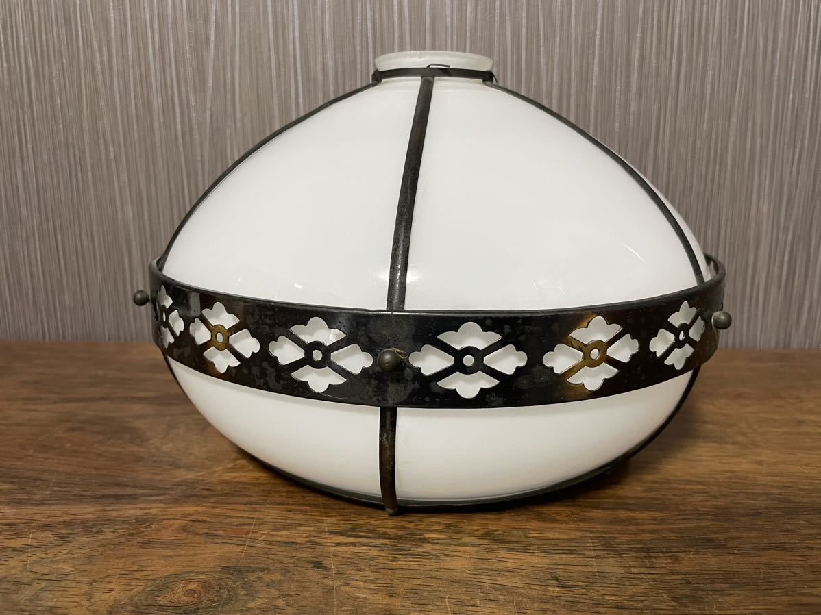 乳白地赤ひだ縁笠 古いランプシェード 電笠 電傘 照明 乳白 縁