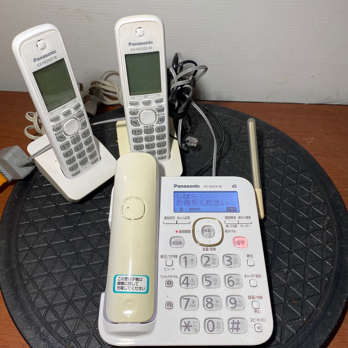 【やや傷や汚れあり】Panasonic 親機&子機 VE-GD53-W KX-FKD503-W 子機2台の落札情報詳細 - ヤフオク落札価格