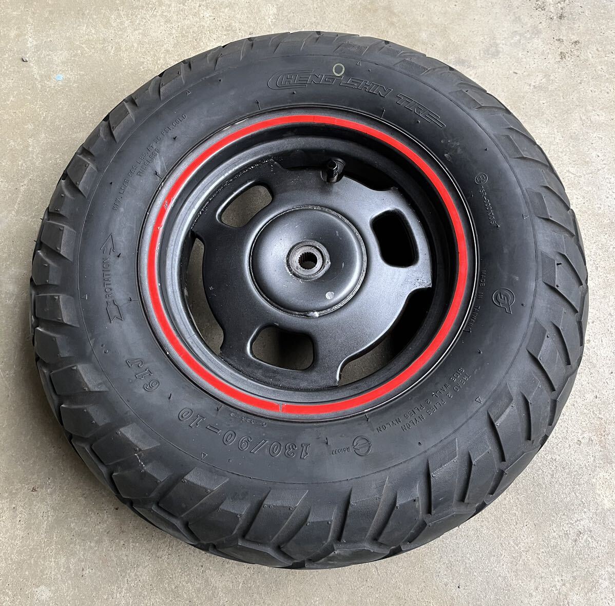 【やや傷や汚れあり】ホンダズーマー リアタイヤとホイールのセット タイヤサイズ 130/9010 HONDA ZOOMERの落札情報詳細